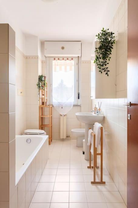 Elegante Suite Adiacente Metro, Wifi Netflix Bussero Εξωτερικό φωτογραφία